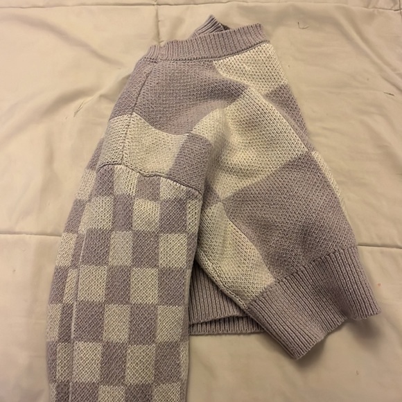 A purple and white checkered button up cardigan medium size - Picture 3 of 7